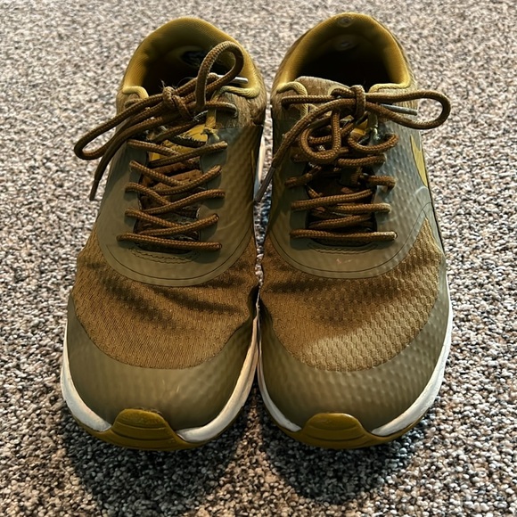 Women’s Nike Air Max Thea - Picture 2 of 9